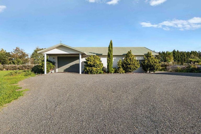 Photo of property in 88 Boord Crescent, Kumeu, 0891