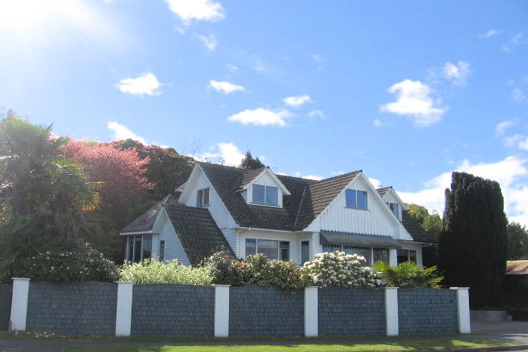 Photo of property in 200 Lake Terrace, Waipahihi, Taupo, 3330