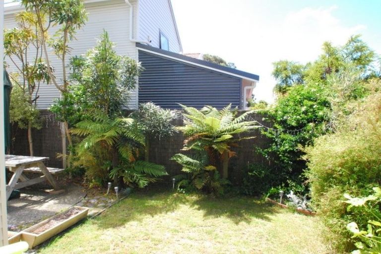 Photo of property in 12/36 Dee Street, Island Bay, Wellington, 6023