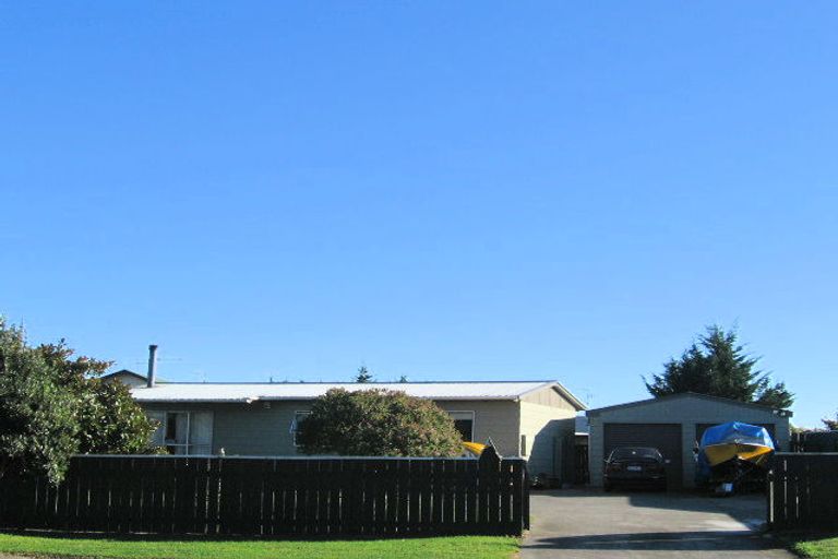 Photo of property in 83 Arawhata Road, Paraparaumu, 5032