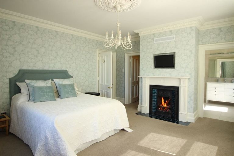 Photo of property in Chilcombe Homestead, 4 Medbury Terrace, Fendalton, Christchurch, 8041