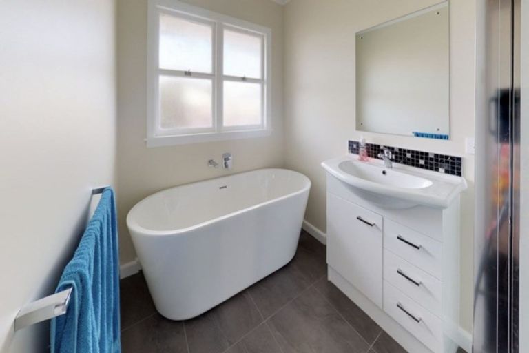 Photo of property in 18 Oxford Street, Hampstead, Ashburton, 7700