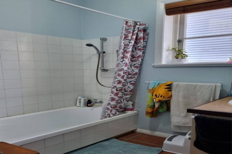 Photo of property in 42 Glamis Avenue, Strathmore Park, Wellington, 6022