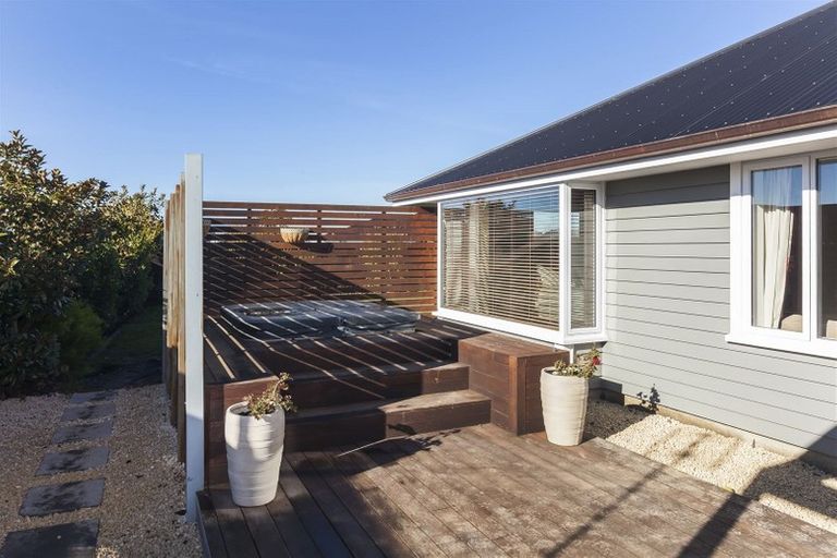 Photo of property in 17 Pimlico Place, Rangiora, 7400