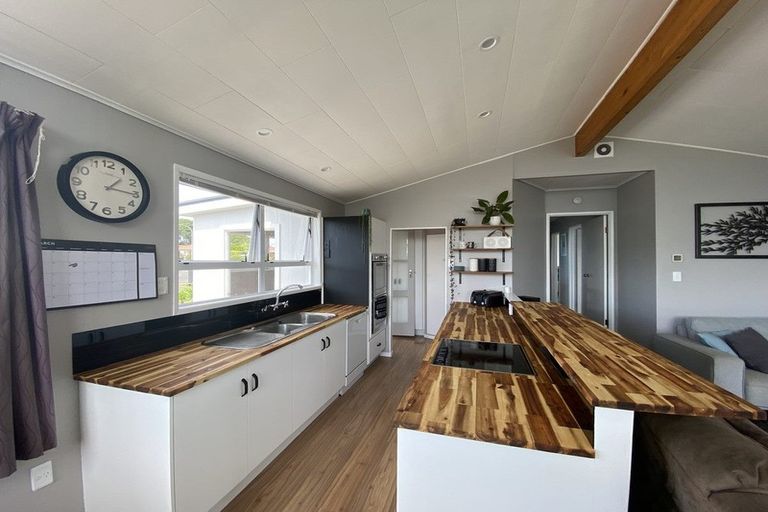 Photo of property in 7 Newbury Place, Waitara, 4320