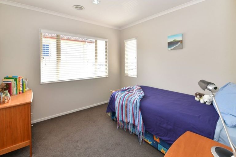 Photo of property in 2/126 Whangaparaoa Road, Red Beach, 0932