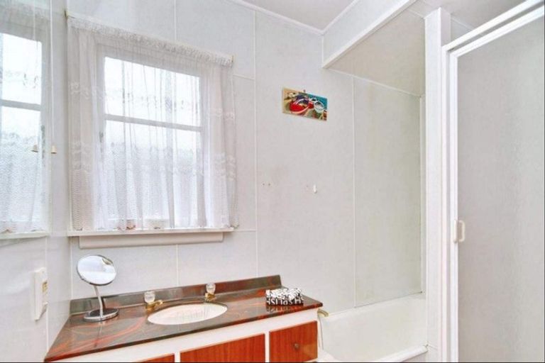 Photo of property in 222 Avonhead Road, Avonhead, Christchurch, 8042