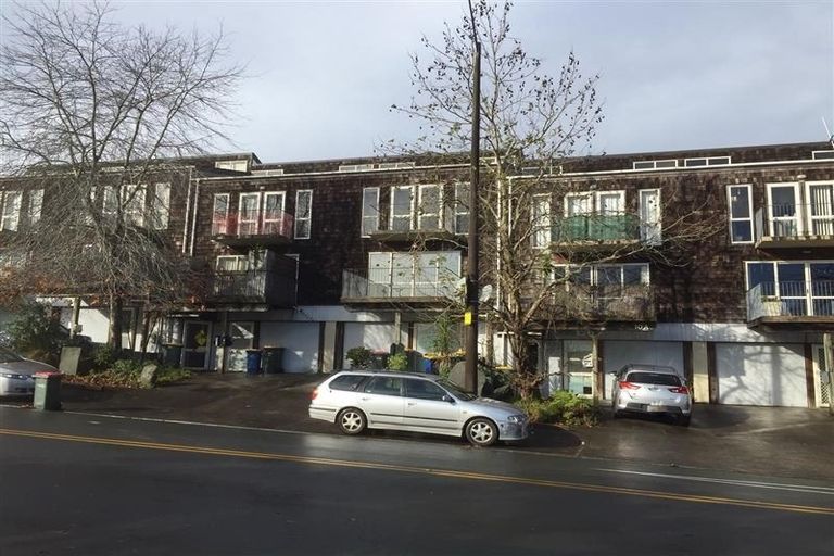 Photo of property in 10 Captain Scott Road, Glen Eden, Auckland, 0602