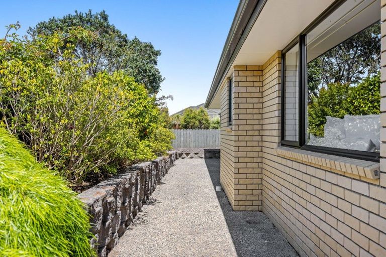 Photo of property in 37 Rivervale Grove, Stanmore Bay, Whangaparaoa, 0932