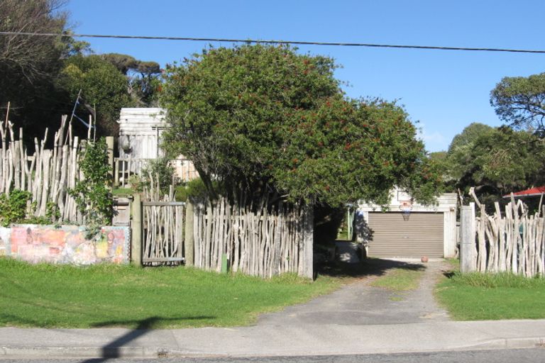 Photo of property in 40 Tiromoana Road, Raumati South, Paraparaumu, 5032