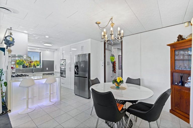 Photo of property in 15 Marinich Drive, Ranui, Auckland, 0612