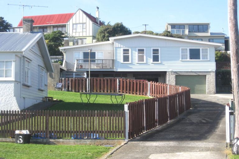 Photo of property in 8a Whanake Street, Titahi Bay, Porirua, 5022