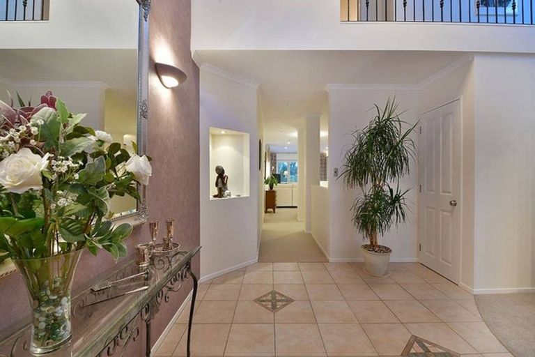 Photo of property in 28 English Oak Drive, Schnapper Rock, Auckland, 0632