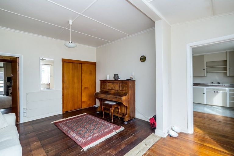 Photo of property in 2/14 Seddon Street, Carterton, 5713