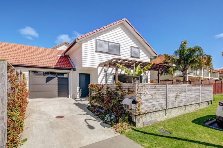 Photo of property in 7a Parkwood Crescent, Gulf Harbour, Whangaparaoa, 0930