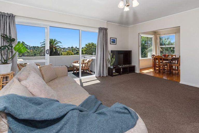 Photo of property in 13 Weatherly Road, Torbay, Auckland, 0630