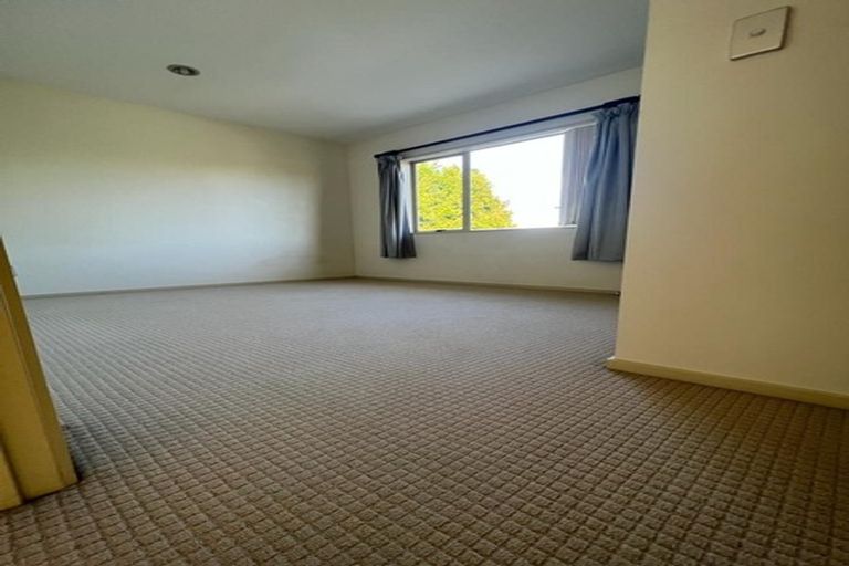 Photo of property in 6a Becroft Drive, Forrest Hill, Auckland, 0620