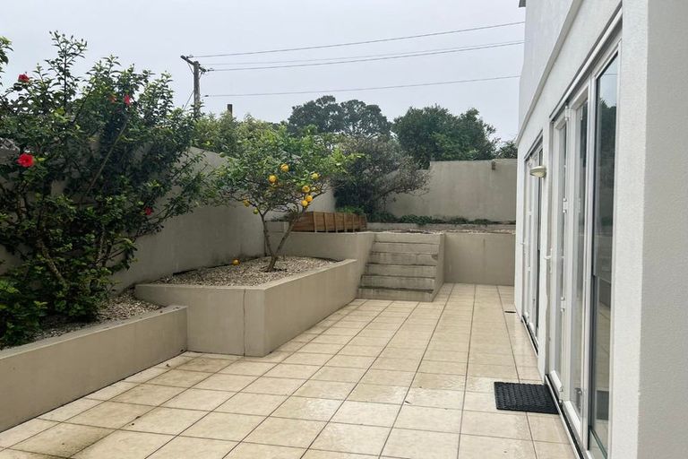 Photo of property in 17a The Strand, Takapuna, Auckland, 0622