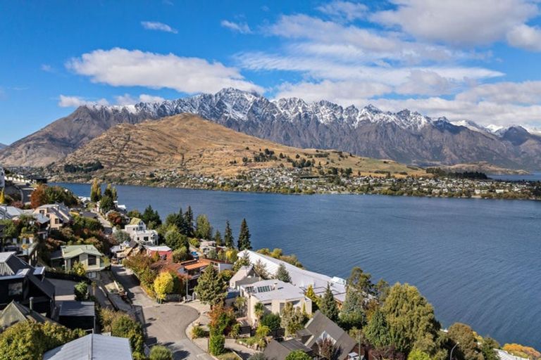 Photo of property in 14 Earnslaw Terrace, Queenstown, 9300