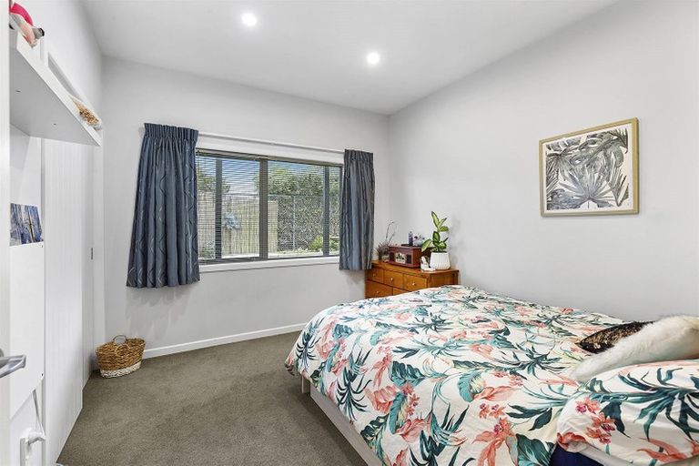 Photo of property in 58a Kahu Road, Paremata, Porirua, 5024