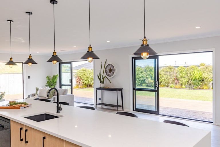 Photo of property in 5 Golf Vue Place, Castlecliff, Whanganui, 4501