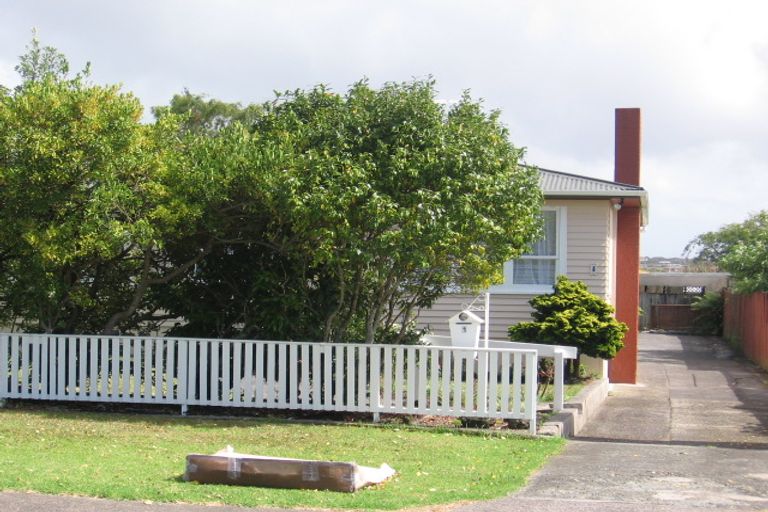 Photo of property in 1 Bamboo Grove, Kelston, Auckland, 0602