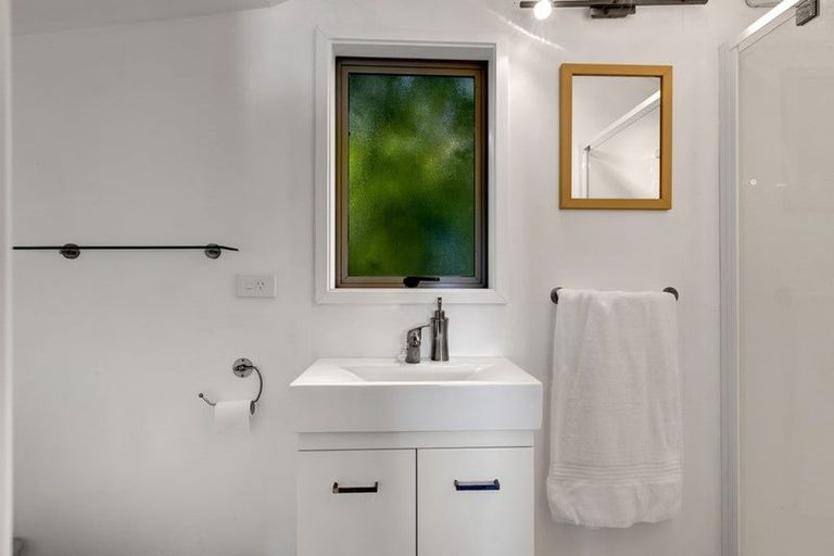 Photo of property in 10 Allan Road, Burgess Park, New Plymouth, 4371