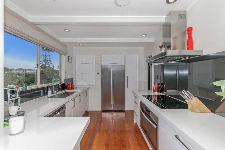 Photo of property in 3 Tanglewood Place, Cockle Bay, Auckland, 2014
