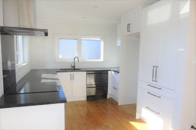 Photo of property in 17 Chetwode Grove, Newlands, Wellington, 6037