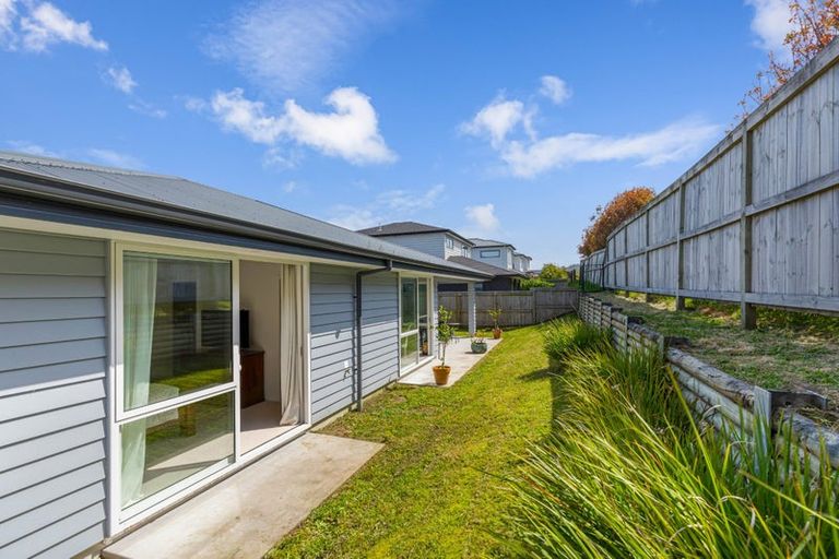 Photo of property in 36 Accolage Boulevard, Kumeu, 0810