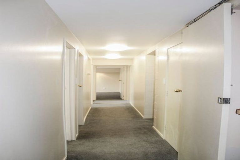 Photo of property in 17 Busby Hill, Havelock North, 4130