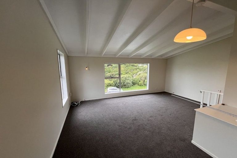 Photo of property in 34b Colchester Crescent, Newlands, Wellington, 6037