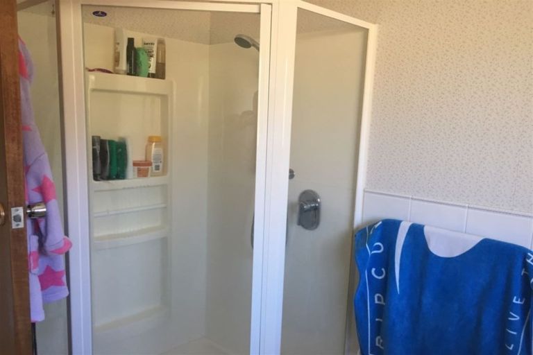 Photo of property in 9a Kiriwai Place, Matua, Tauranga, 3110