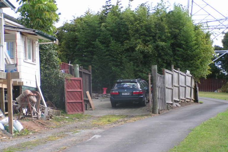 Photo of property in 1/33 Reynella Drive, Massey, Auckland, 0614