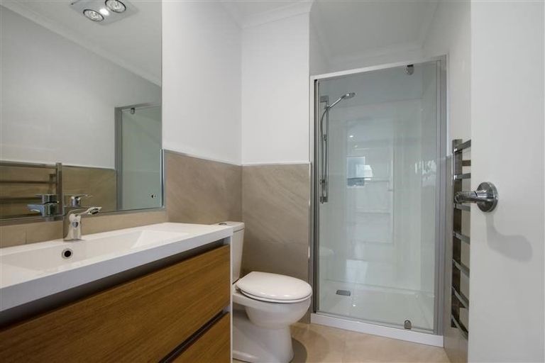 Photo of property in 33 Samuel Cassidy Avenue, Swanson, Auckland, 0614