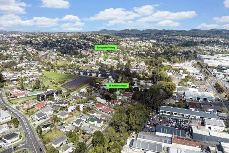Photo of property in 18 Millbrook Road, Henderson, Auckland, 0612