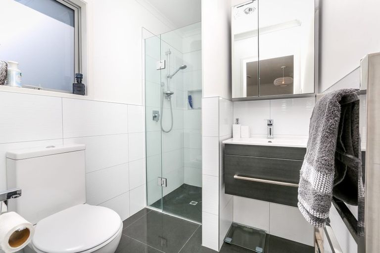 Photo of property in 2a Portland Drive, Highlands Park, New Plymouth, 4312