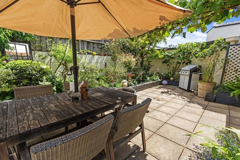 Photo of property in 2/20 Fifth Avenue, Tauranga, 3110