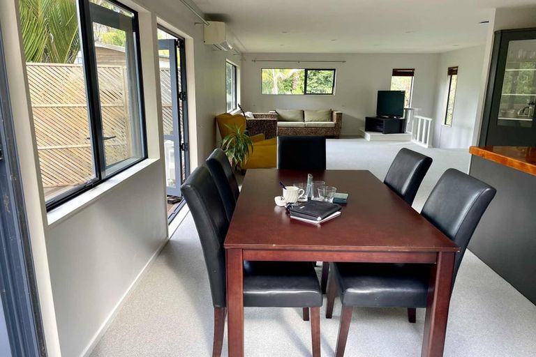 Photo of property in 13 Springwater Vale, Unsworth Heights, Auckland, 0632