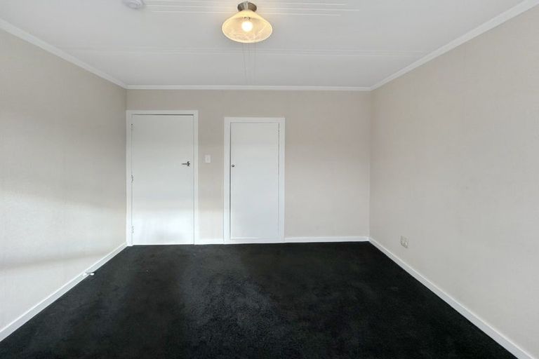 Photo of property in 137 Seaward Road, Edendale, 9825