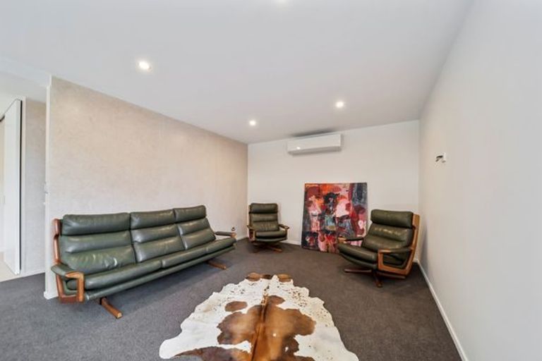 Photo of property in 2/28 Bayly Road, Moturoa, New Plymouth, 4310