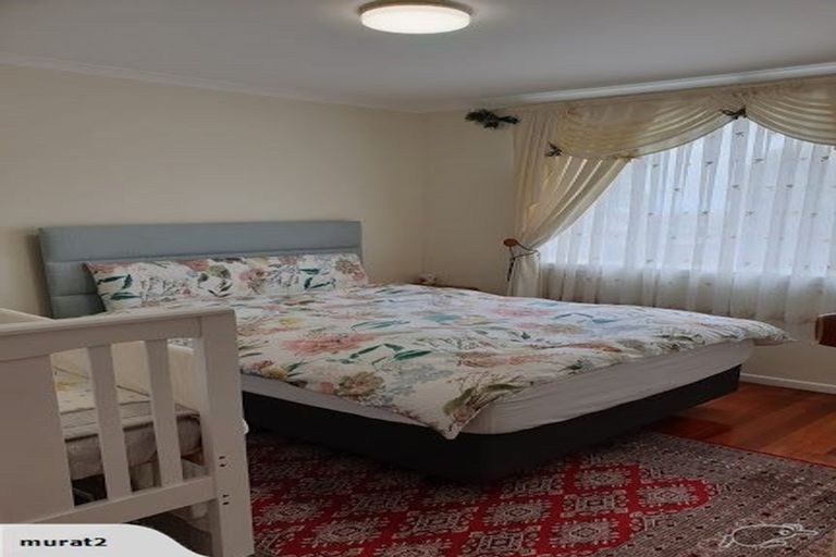 Photo of property in 16 Turville Crescent, Newlands, Wellington, 6037