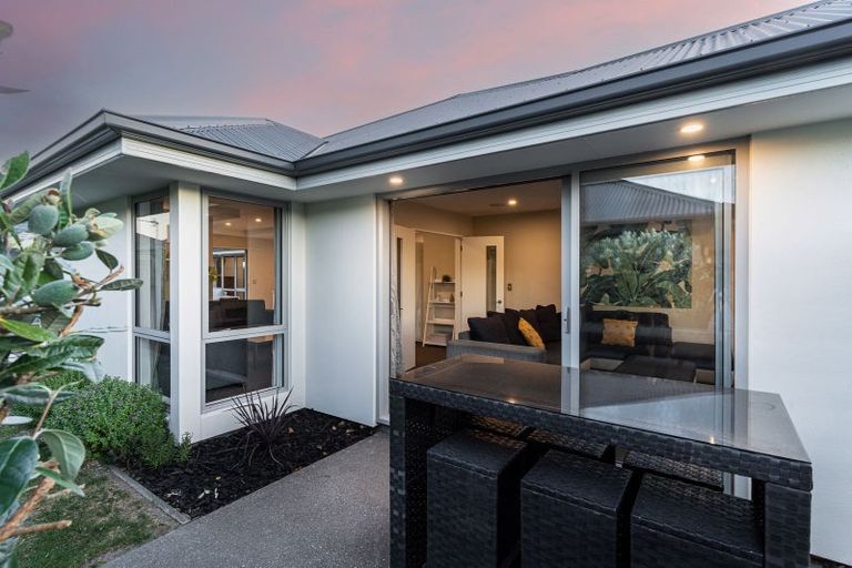 Photo of property in 11 Whitau Place, Marshland, Christchurch, 8083