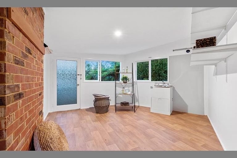 Photo of property in 40 Valley View Road, Glenfield, Auckland, 0629