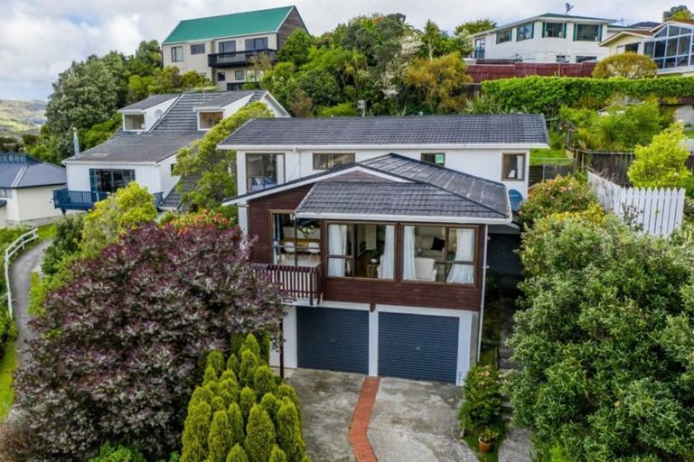 Photo of property in 7 Saint Aidans Way, Tawa, Wellington, 5028