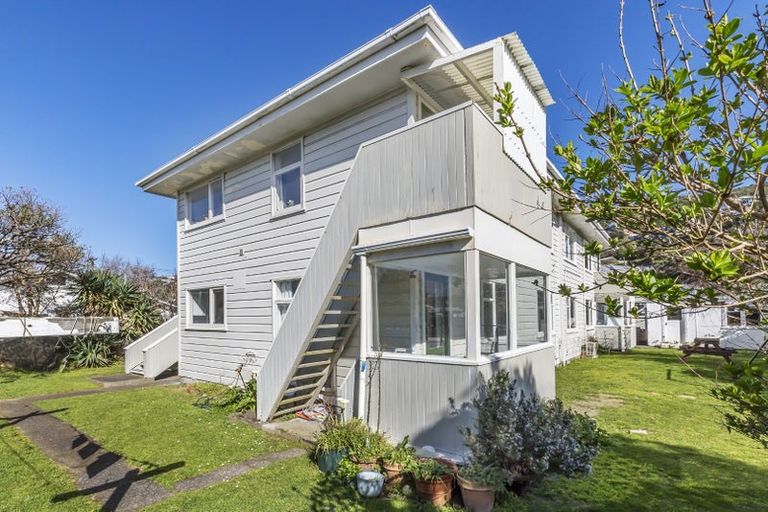 Photo of property in 3/139 Queens Drive, Lyall Bay, Wellington, 6022
