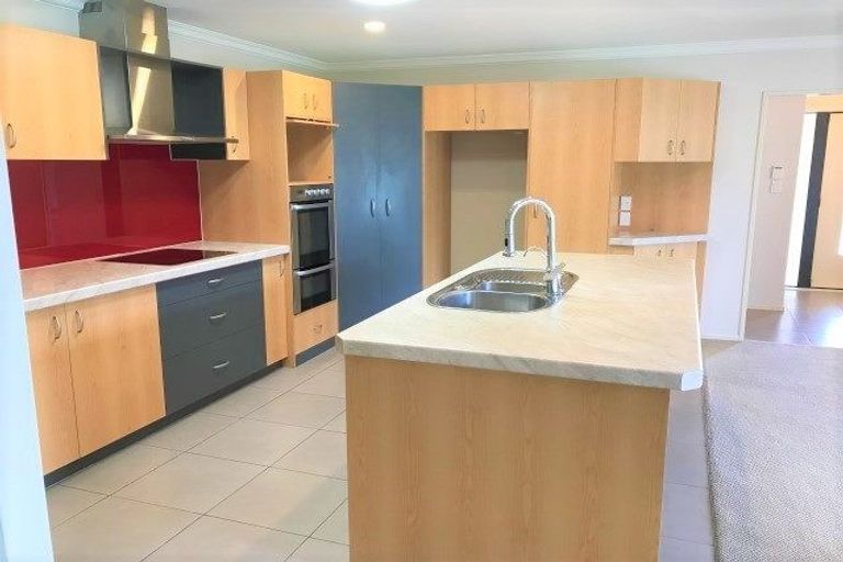 Photo of property in 15 Waiora Place, Pyes Pa, Tauranga, 3112