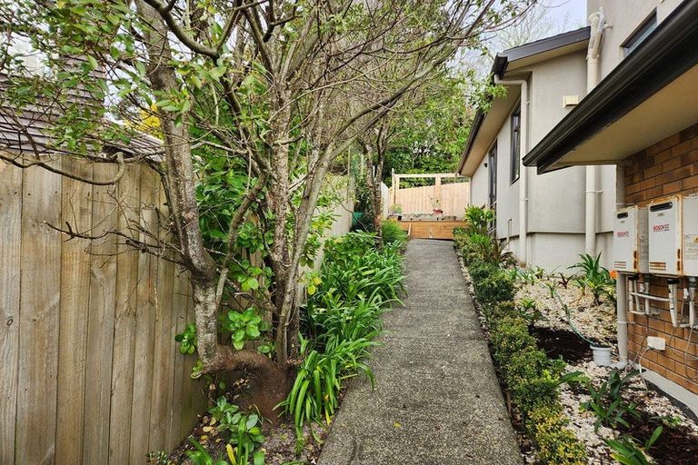 Photo of property in 63 Medallion Drive, Oteha, Auckland, 0632