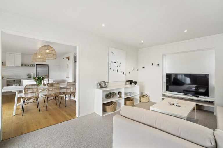 Photo of property in 2/10 Merani Street, Narrow Neck, Auckland, 0622