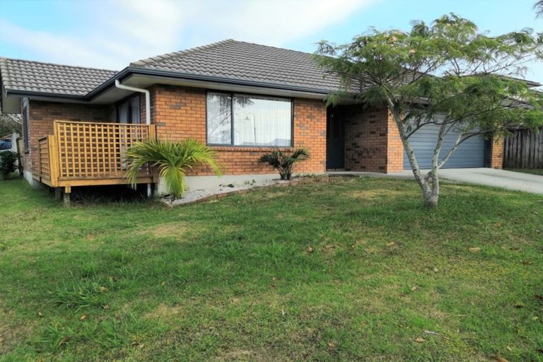 Photo of property in 1 Tir Conaill Avenue, Flat Bush, Auckland, 2019